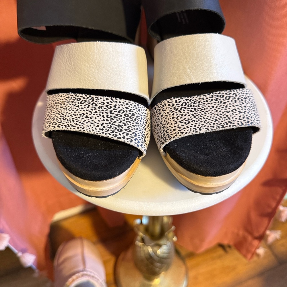 NWOT Toms Phoebe Clog Sandals Black and White Size 10 - Picture 3 of 6